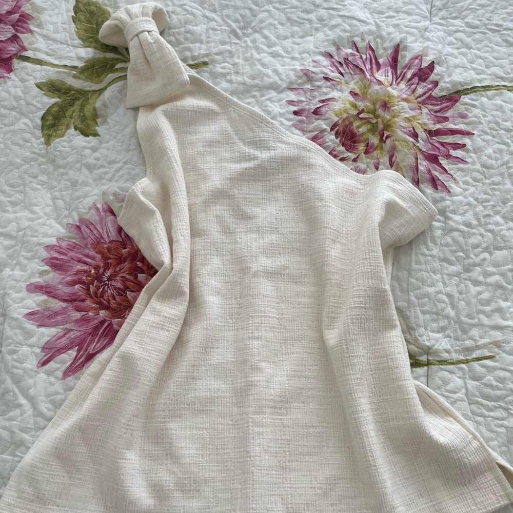 Cream J Crew One shoulder bow top, size M
